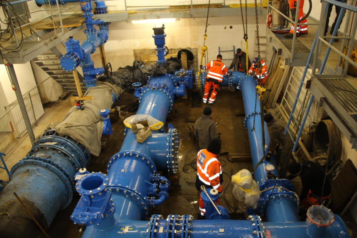 EADIPS Installation of ERHARD butterfly valves mounted on the pipeline